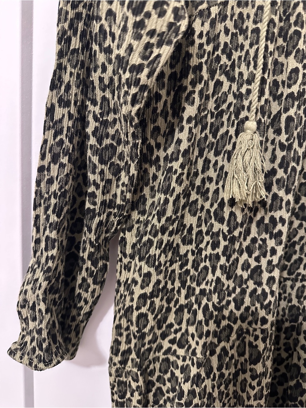 Pistache Green Leopard Print V-neck Flowy Dress Size Large Women’s - Picture 5 of 15